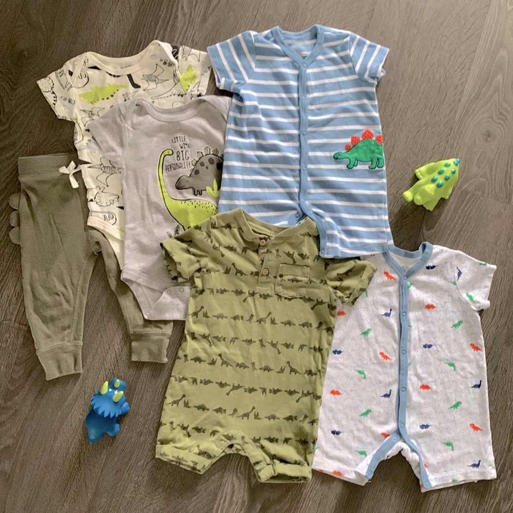 🦖Dino lovers package! 6-9 month complete outfits